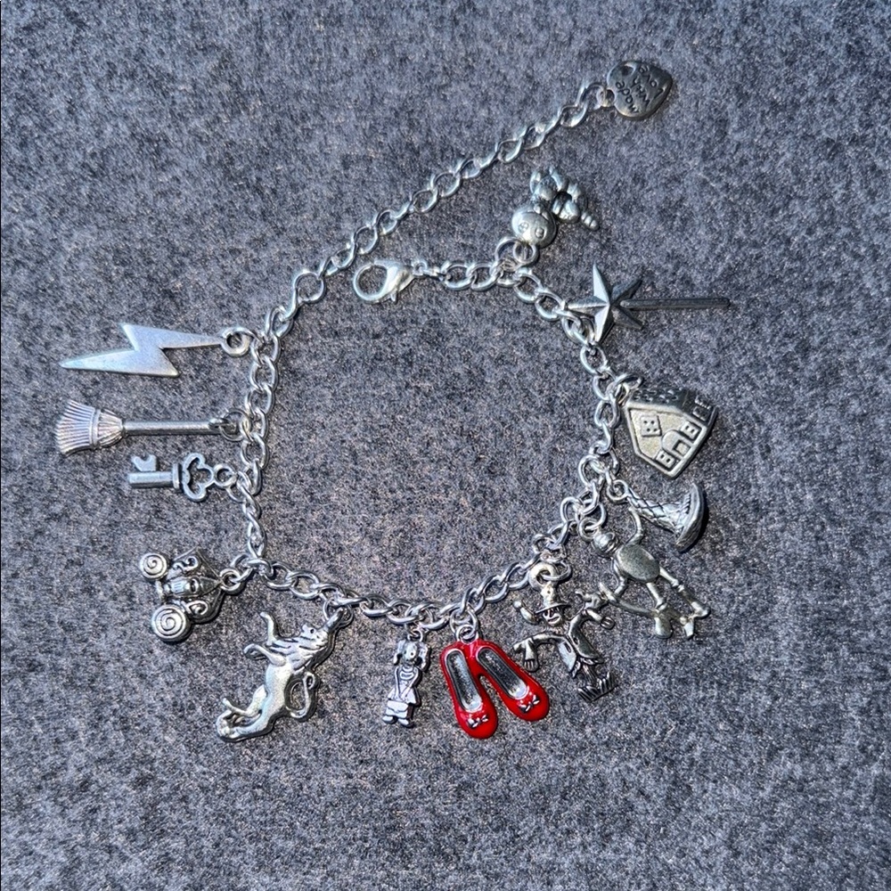 Silver toned Charm Bracelet/Ankletā with Red Shoe Accent